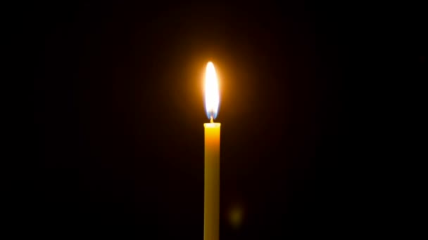 Hořící svíčka — Stock video