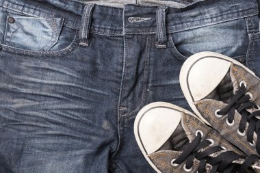 Doğum jean pantolon spor ayakkabı