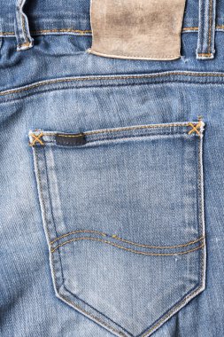 etiket üzerine jean pantolon