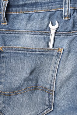 İngiliz anahtarı Araçları'nda jean pantolon