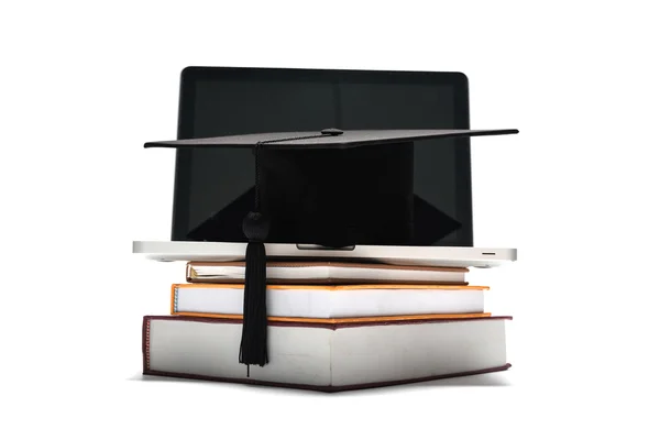 Avläggande av examen cap och bok med laptop — Stockfoto