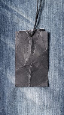 jean üzerinde fiyat etiketi