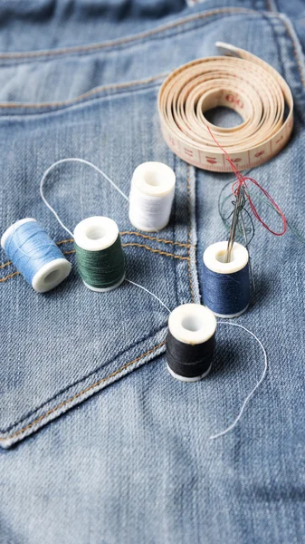 Pantalones de jean y costura —  Fotos de Stock