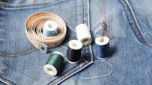 Pantalones de jean y costura —  Fotos de Stock
