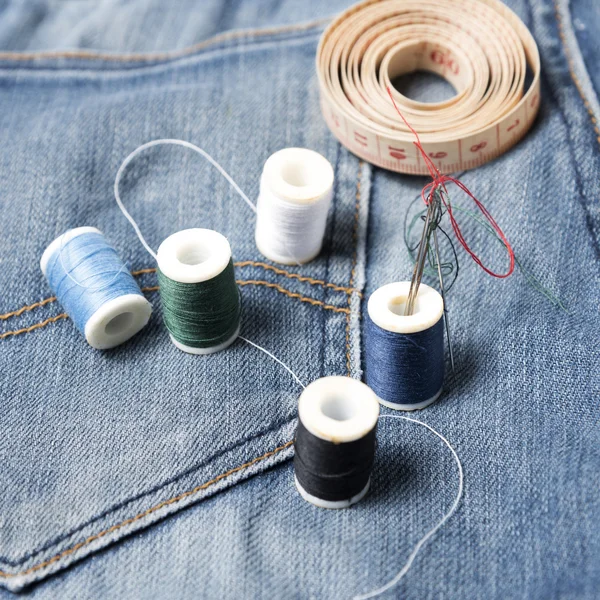 Pantalones de jean y costura —  Fotos de Stock