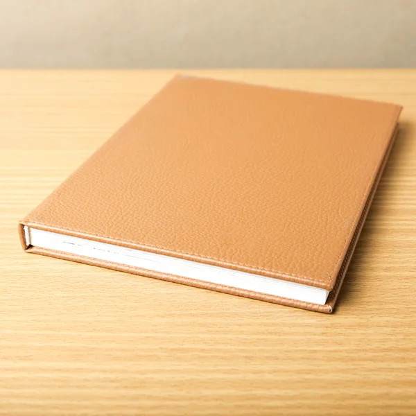 Kahverengi kitap — Stok fotoğraf