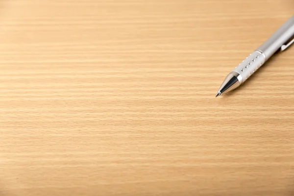 Single Pen on wood — Stock Photo, Image