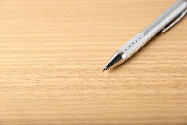 Single Pen on wood — Stock Photo, Image