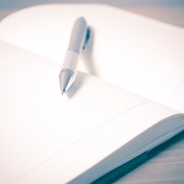 açık defter kalem