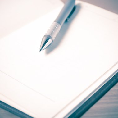 açık defter kalem
