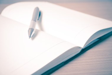 açık defter kalem