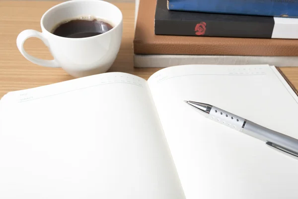 Libro abierto con taza de café —  Fotos de Stock