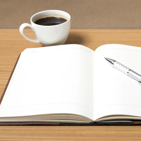Öppna boken med kaffe — Stockfoto