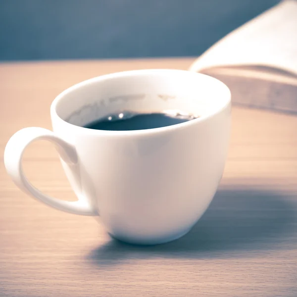 Open boek met koffie — Stockfoto