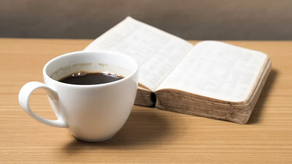 Libro abierto con café — Foto de Stock