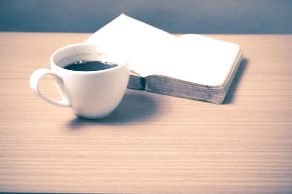 Open book with coffee cup — Stock Photo, Image