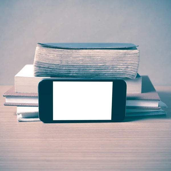 Stack of book and smart phone vintage style — Stock Photo, Image