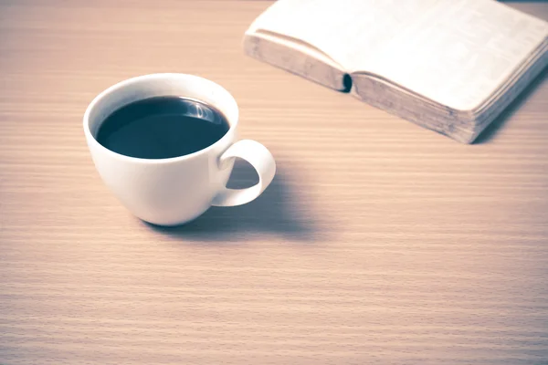 Open book with coffee cup — Stock Photo, Image