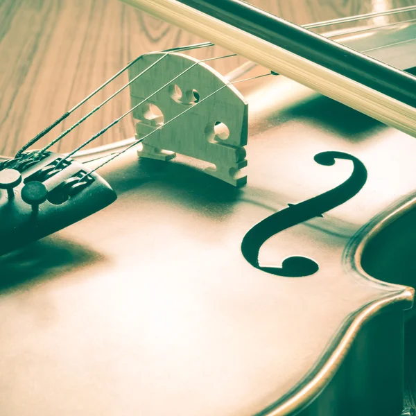 Violin on wood background — Stock Photo, Image