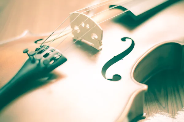 Violin on wood background — Stock Photo, Image