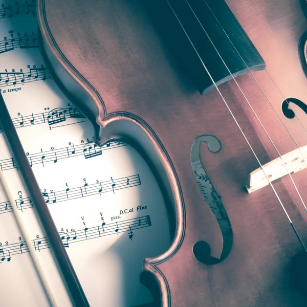 Time to practice violin — Stock Photo, Image