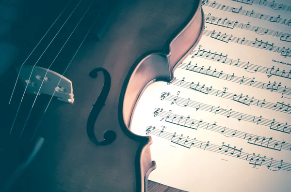 Hora de practicar el violín —  Fotos de Stock