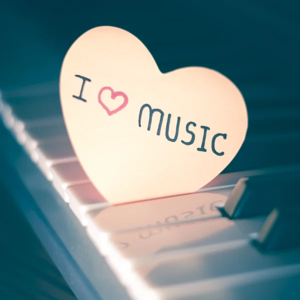 Klavír a srdce — Stock fotografie