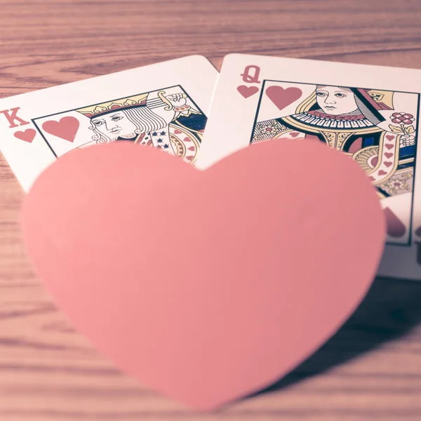 Corazón y rey tarjeta de la reina — Foto de Stock