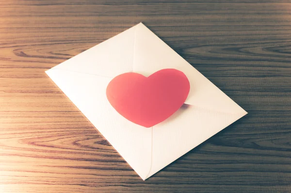 Red heart with pink envelope — Stock Photo, Image