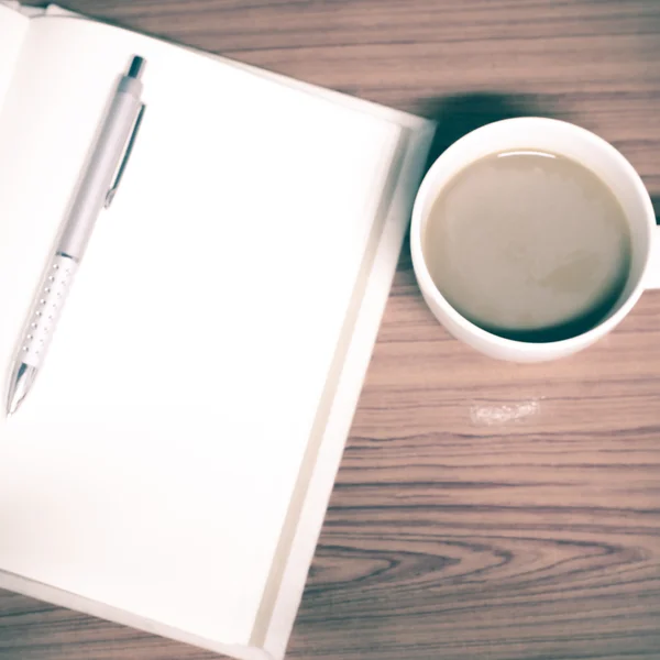 Tazza di caffè e taccuino — Foto Stock