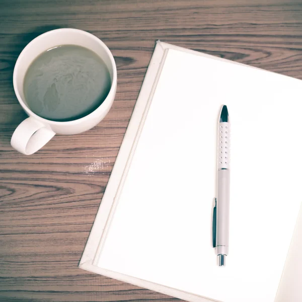 Koffiekopje en notebook — Stockfoto