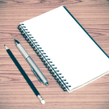 defter kalem ve kurşun kalem