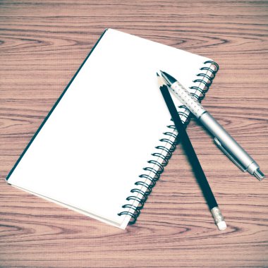defter kalem ve kurşun kalem