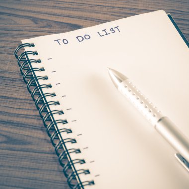 Defter ve kalem ile yapılacaklar listesi