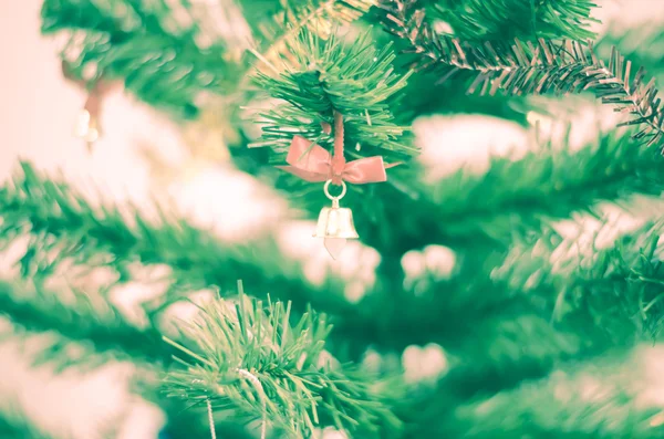 Liten klocka på julgran — Stockfoto