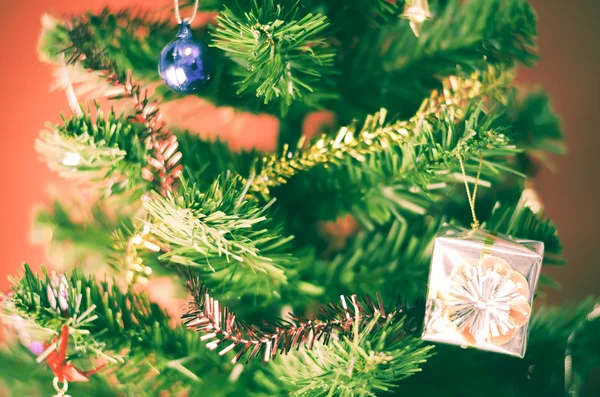 Dekoreret juletræ - Stock-foto