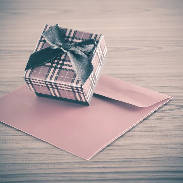 Gift box and envelope — Stock Photo, Image