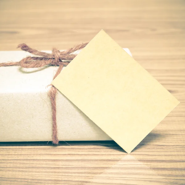 Caja de regalo marrón y tarjeta — Foto de Stock