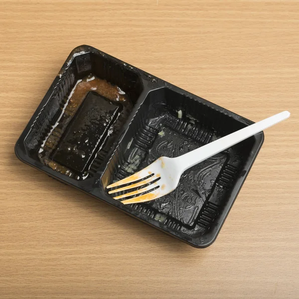 kirli plastik gıda kabı