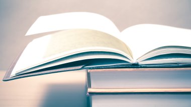 Tablo açık kitap