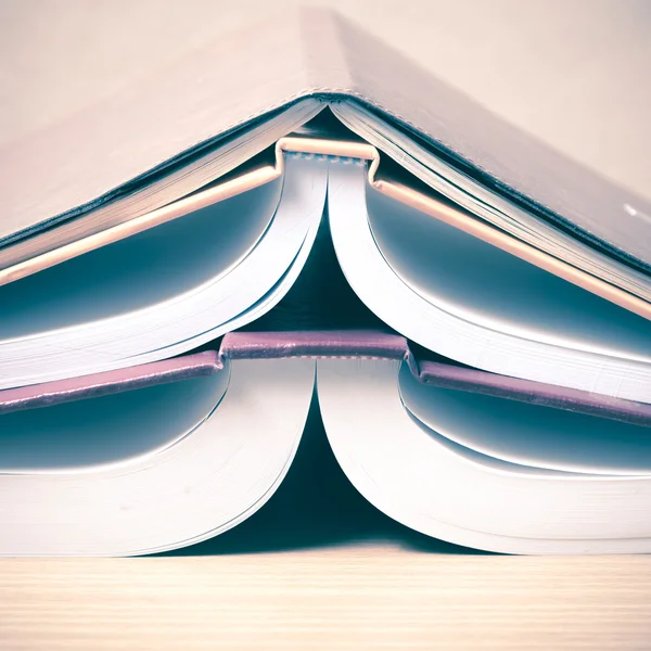 Open books on table — Stock Photo, Image