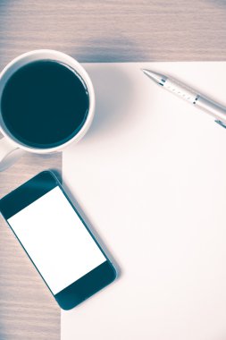 Kağıt smartphone ve kahve Kupası