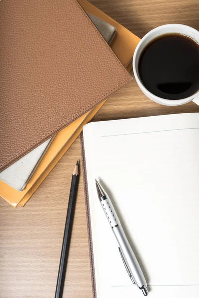 Portátil abierto con taza de café —  Fotos de Stock