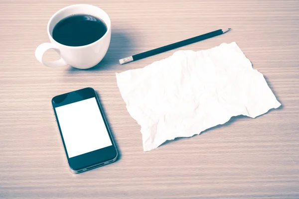 Papier-Smartphone und Kaffeetasse — Stockfoto