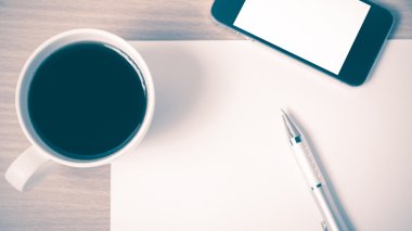 Kahve fincanı smartphone ve kalem