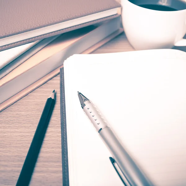 Cuaderno con libro y café — Foto de Stock