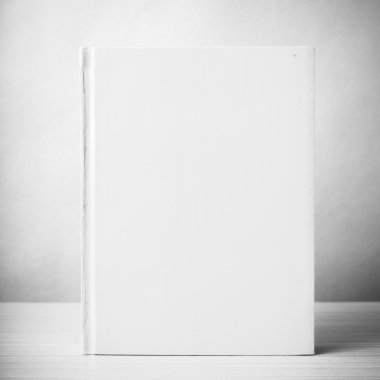 kitap siyah ve beyaz renk tonu stili