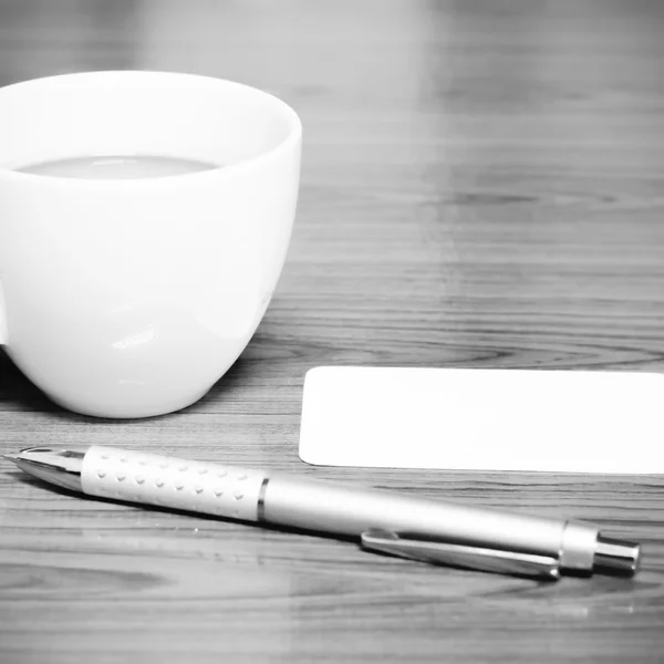 Xícara de café e cartão de visita estilo tom de cor preto e branco — Fotografia de Stock