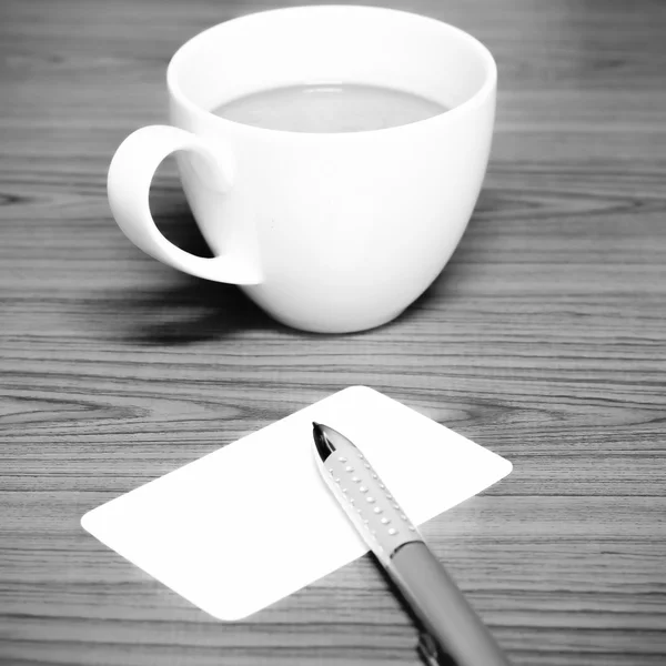 Koffiekopje en visitekaartje zwarte en witte kleur Toon stijl — Stockfoto