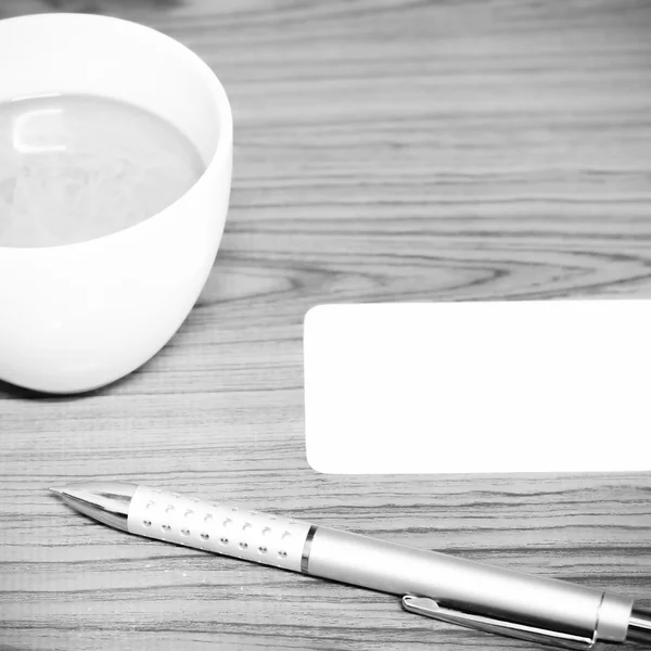 Taza de café y tarjeta de visita estilo de tono de color blanco y negro —  Fotos de Stock